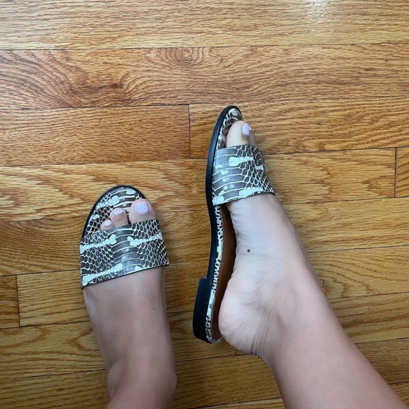 Brown/Cream Givenchy flare crocodile flats 😍 - Picture 6 of 8